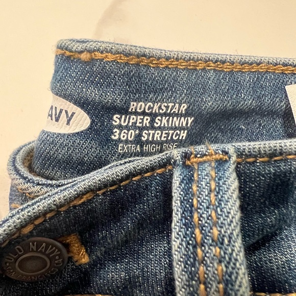 Extra High-Waisted Stretch Skinny Cut off Jeans - Picture 2 of 5